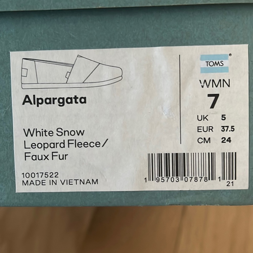 Toms Alpargata size 7, slip-on, new with tags and box